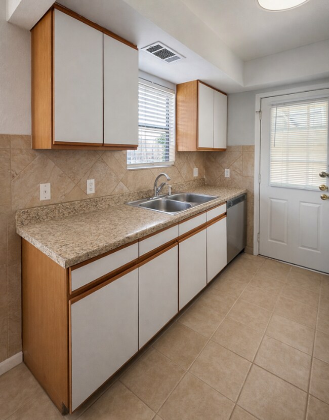 Foto del edificio - AVAILABLE NOW; APPLY TODAY AT OUR WEBSITE!!