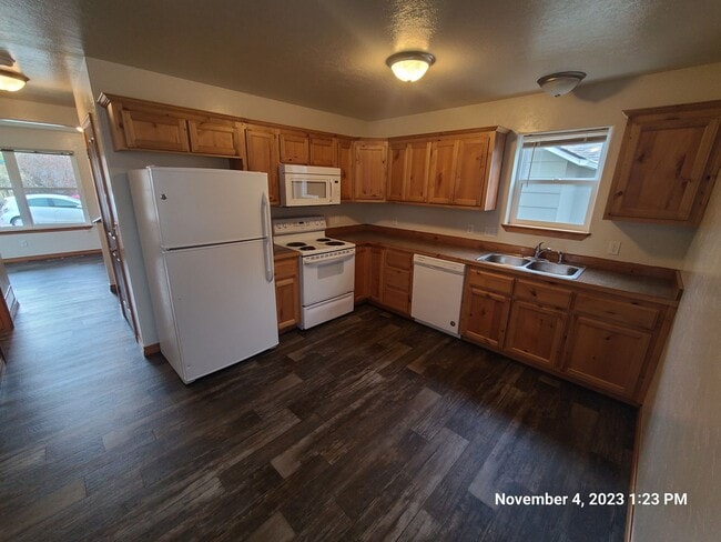 Building Photo - 2418-2420 Ernest