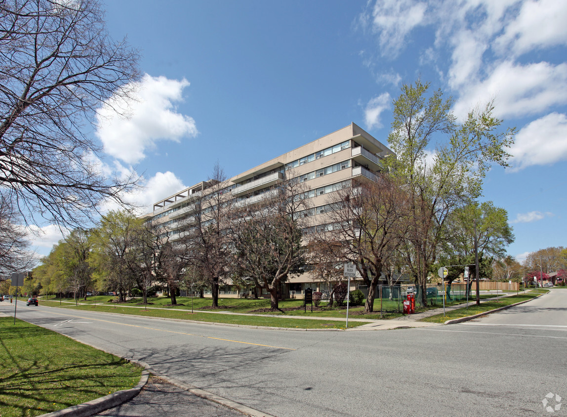 Primary Photo - York Mills Towers