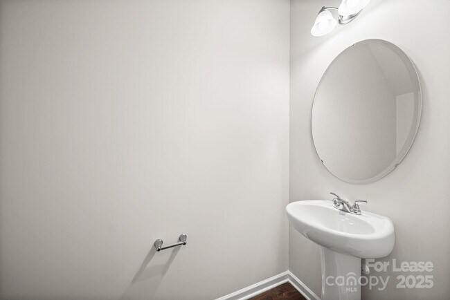 Foto del edificio - 3200 Polk and White Rd