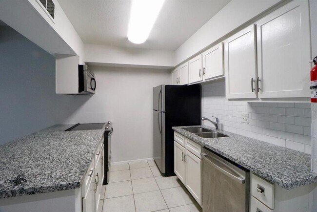 Building Photo - 5929 Queensloch Dr