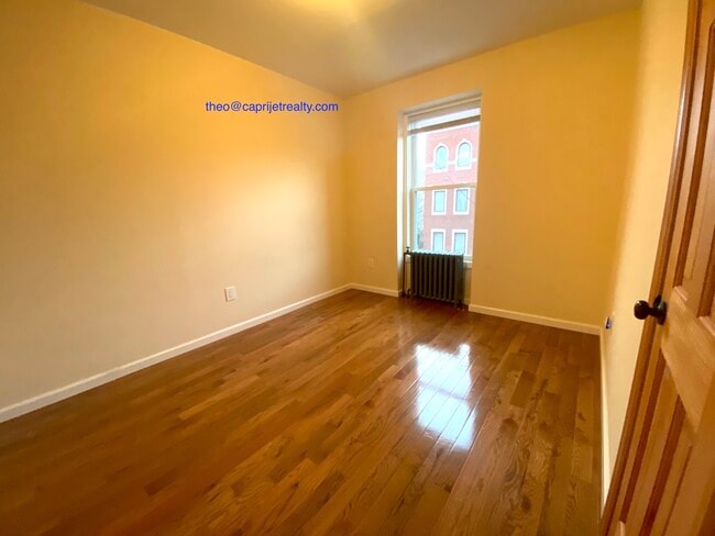 Building Photo - 118 Nassau Ave