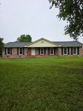 Building Photo - 2942 Larkspur Rd