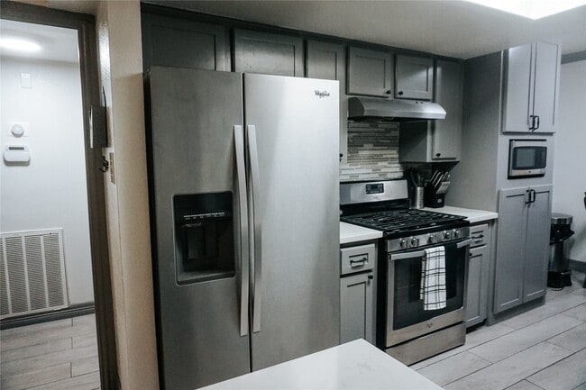 Building Photo - 2155 Twinbrooke Dr