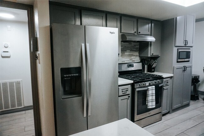 Foto del edificio - 2155 Twinbrooke Dr