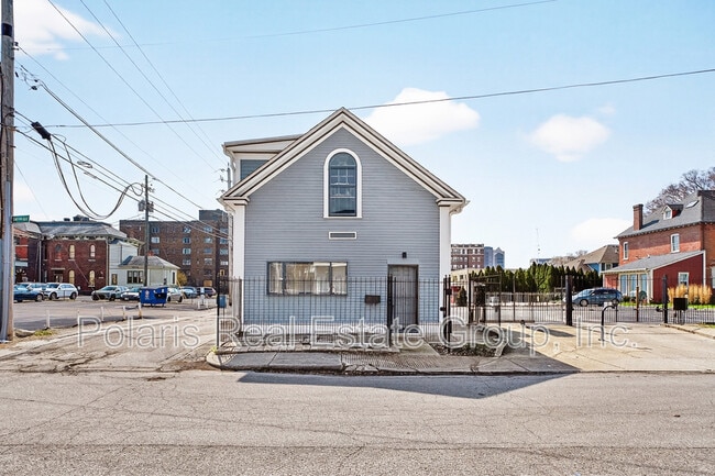 Building Photo - 145 E 14th St