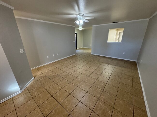 Building Photo - 534 N Brentwood Ave