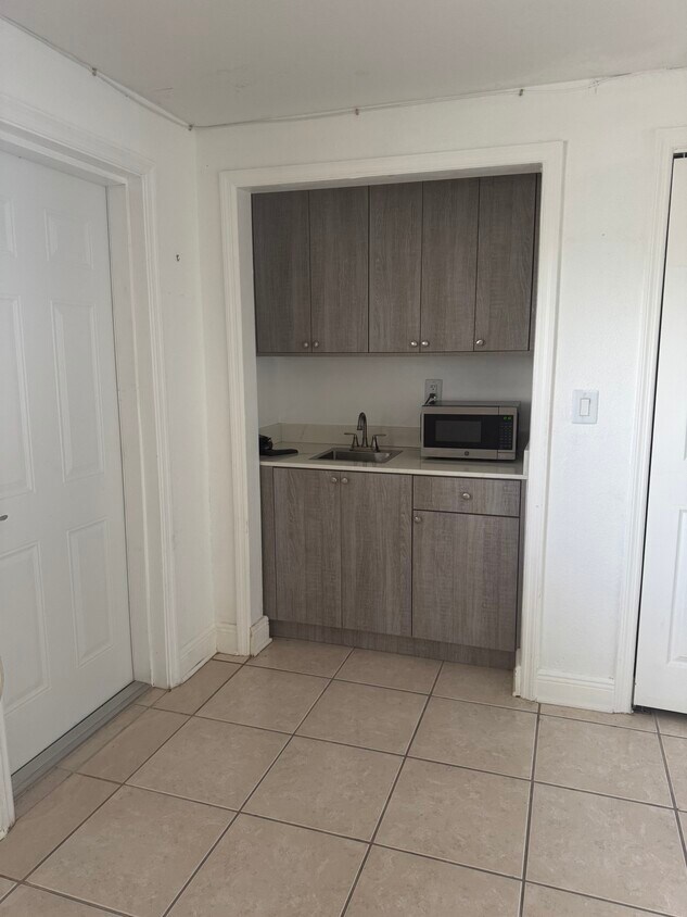 Foto del edificio - 8425 SW 44th St