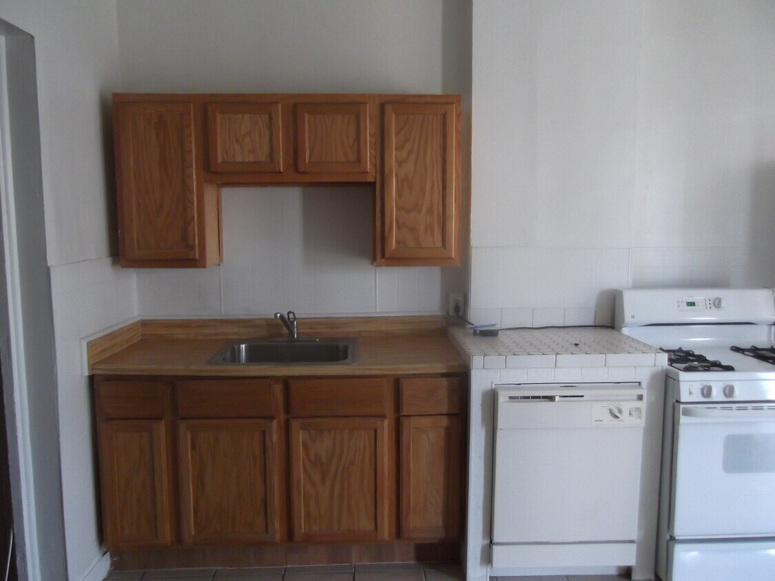 Primary Photo - 728 N Linwood Ave