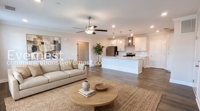 Building Photo - 828 Goswell Dr