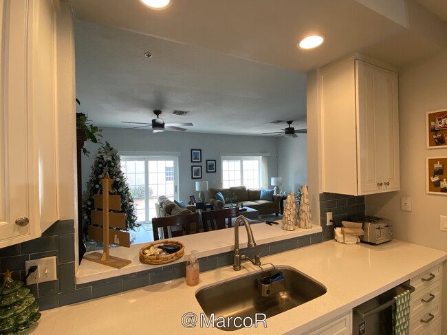 Foto del edificio - 9646 Cypress Pine St