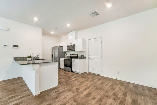 Building Photo - Luxury Living at a breathtaking property nestled in the vibrant city of Las Vegas!