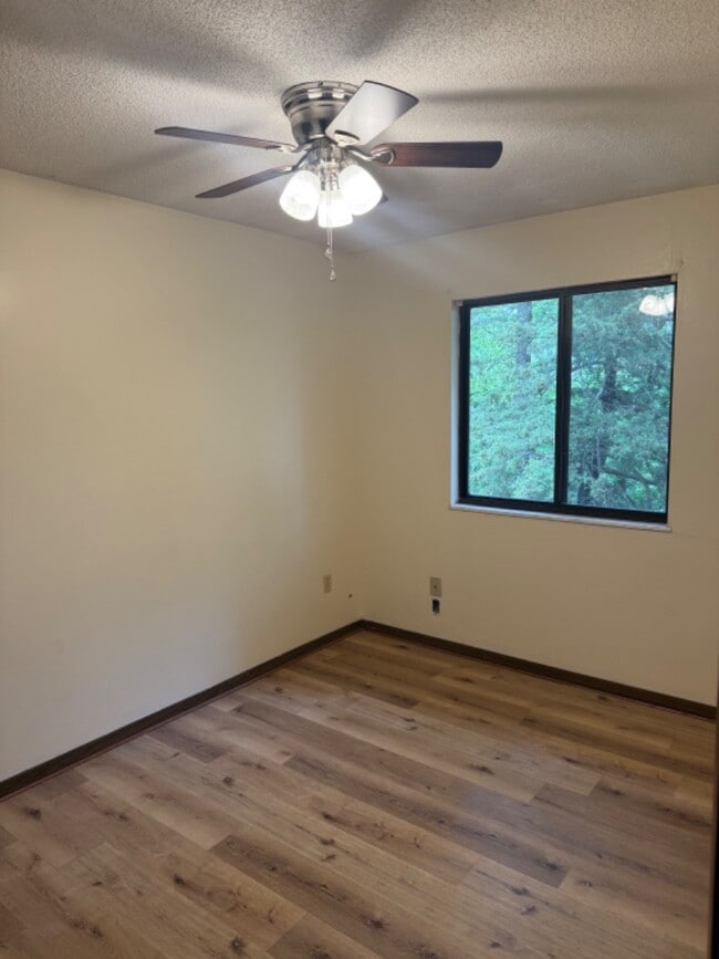 Foto del edificio - 3229 Cassidy Rd