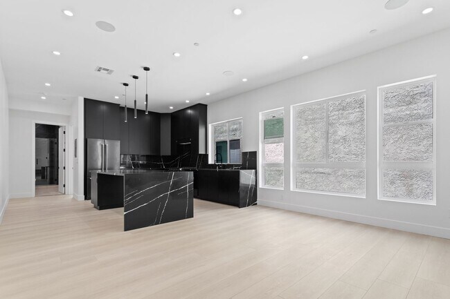 Foto del edificio - 1815 Barry Ave