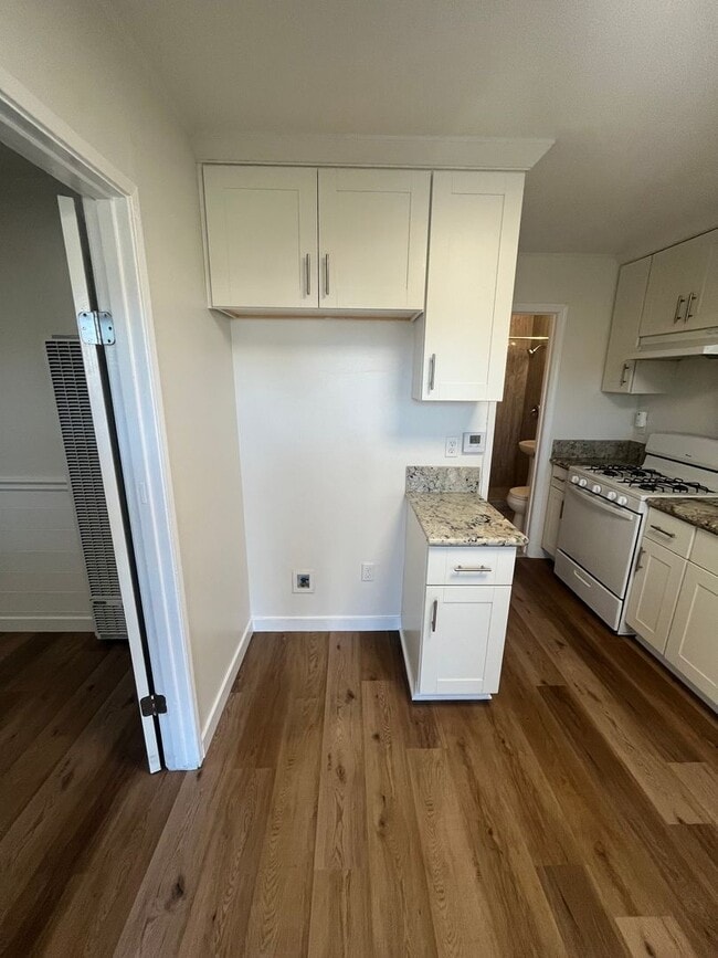 Building Photo - 334-336 E School St.