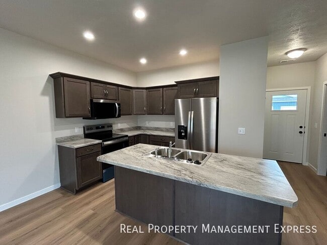 Foto del edificio - BRAND NEW 2 bedroom, 1.5 bathroom townhome