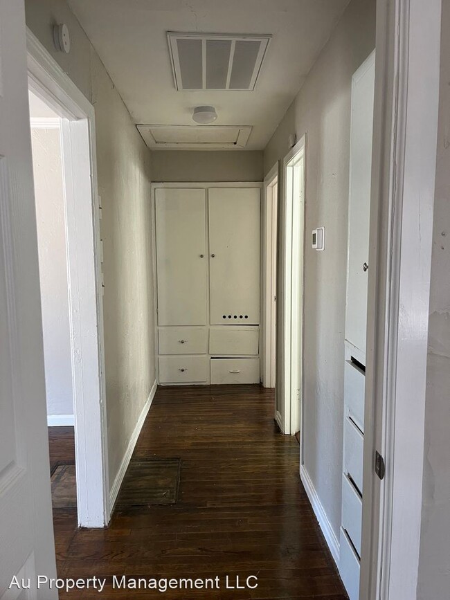 Building Photo - 3 br, 1 bath House - 3401 S VAN BUREN