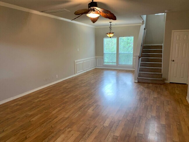 Foto del edificio - Charming 3BD/2.5BA With Deck — Loop 1604 & Potranco!