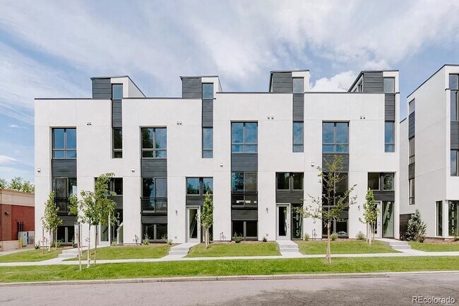 Building Photo - 2015 S Marion St