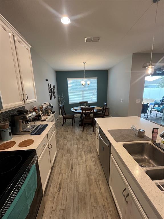 Foto del edificio - 887 Lady Bird Ln