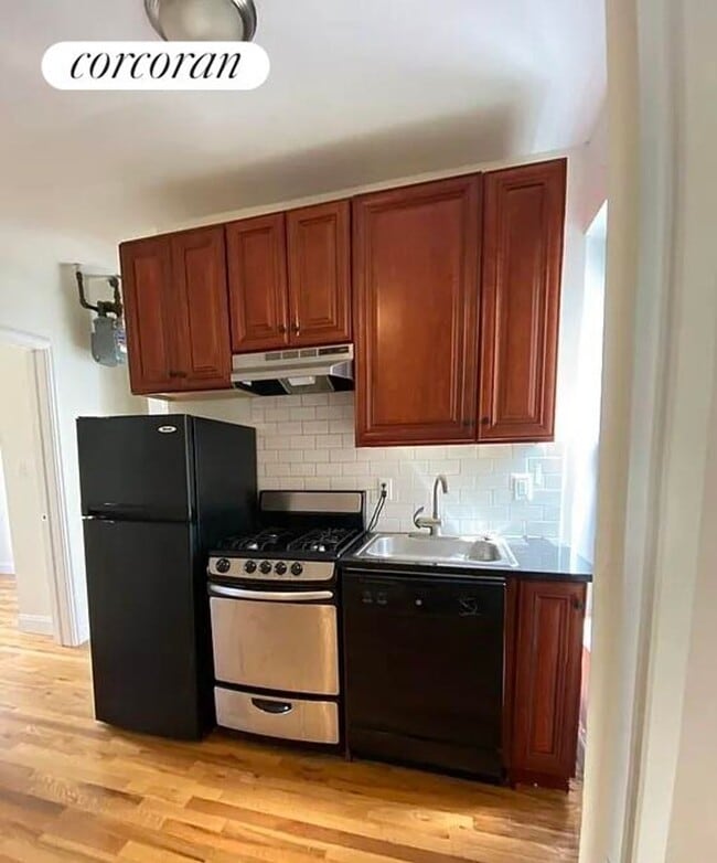 Building Photo - 338 E 65th St