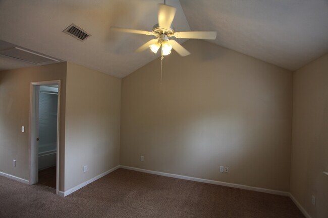 Foto del edificio - Available for Fall 2026!