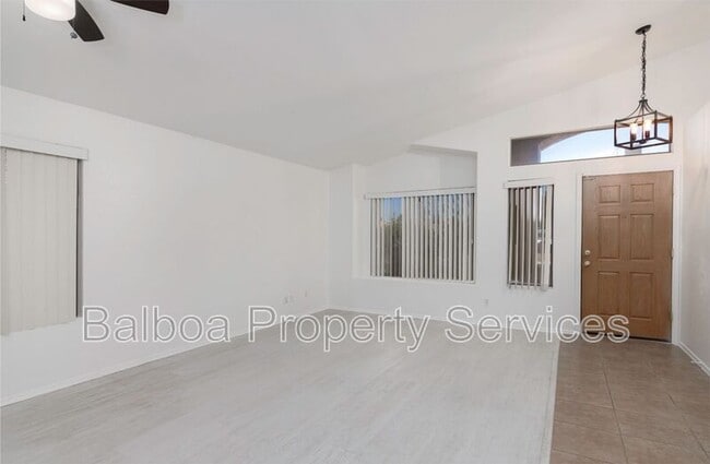 Building Photo - 537 E Appaloosa Rd
