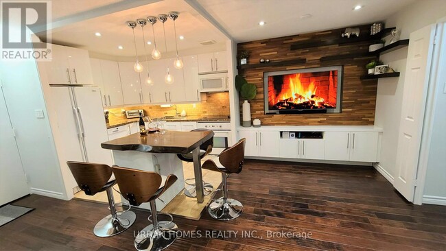 Building Photo - 16 Elgin St