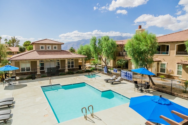 Building Photo - Willow Crest Townhome Aparmtents