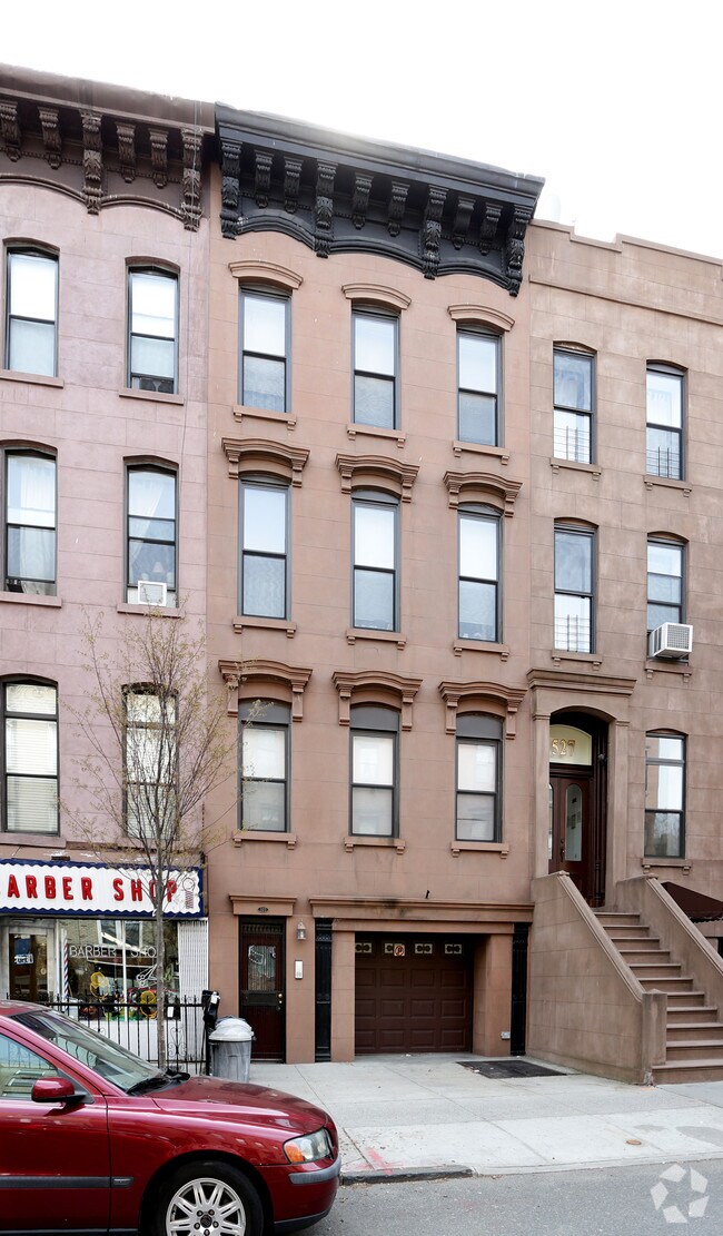 Building Photo - 525 Henry St