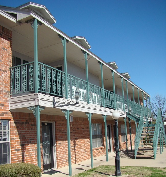 Building Photo - Versailles - Office Condos