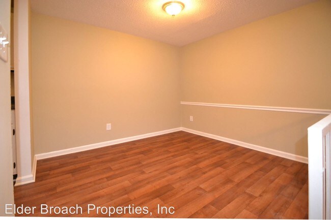 Building Photo - 837 Farmhurst Dr