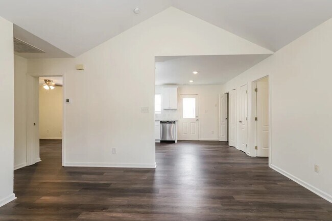 Foto del edificio - 297 Maynard S Dr