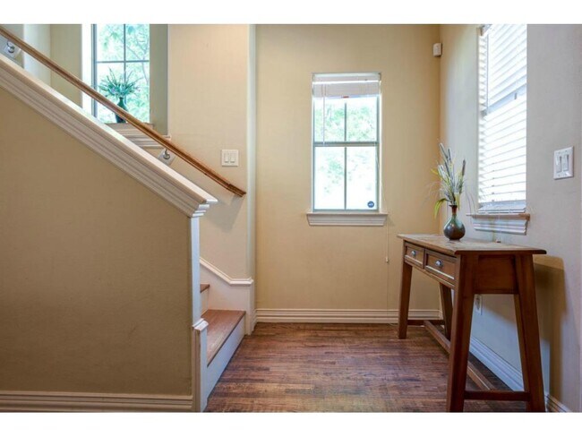 Foto del edificio - 1922 Euclid Ave