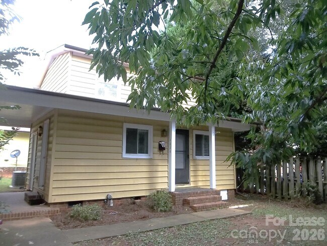 Foto del edificio - 4024 Rosehaven Dr
