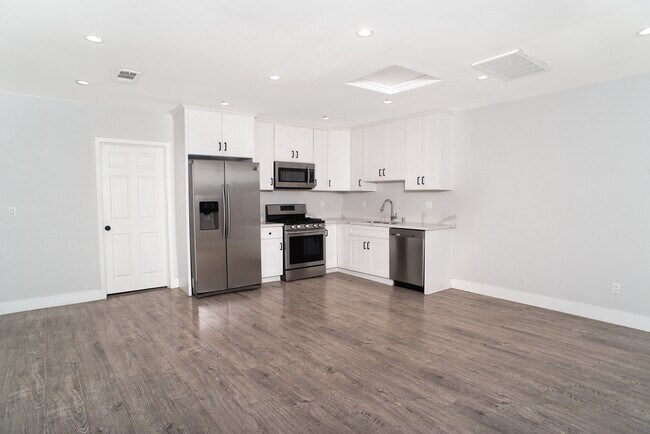 Foto del edificio - 5904 Tobias Ave