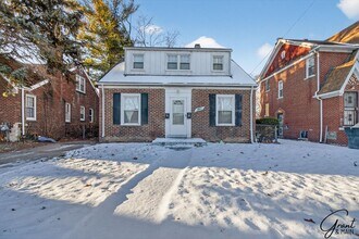 Building Photo - 10067 Grayton St