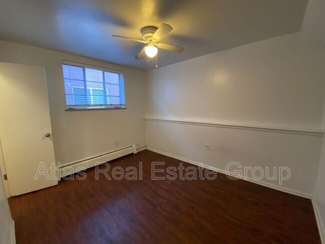 Building Photo - 122 W Ida Ave