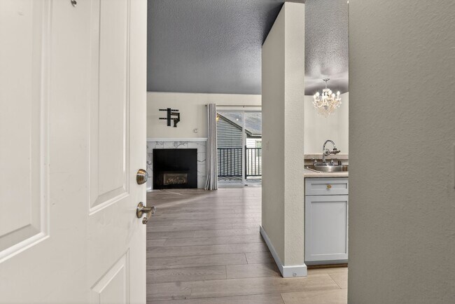 Building Photo - 2bd/1.75ba Redmond Condo