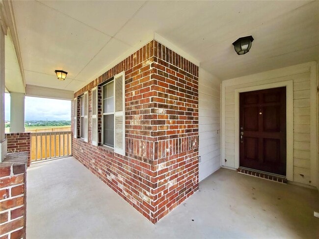 Foto del edificio - 15109 Fernhill Dr