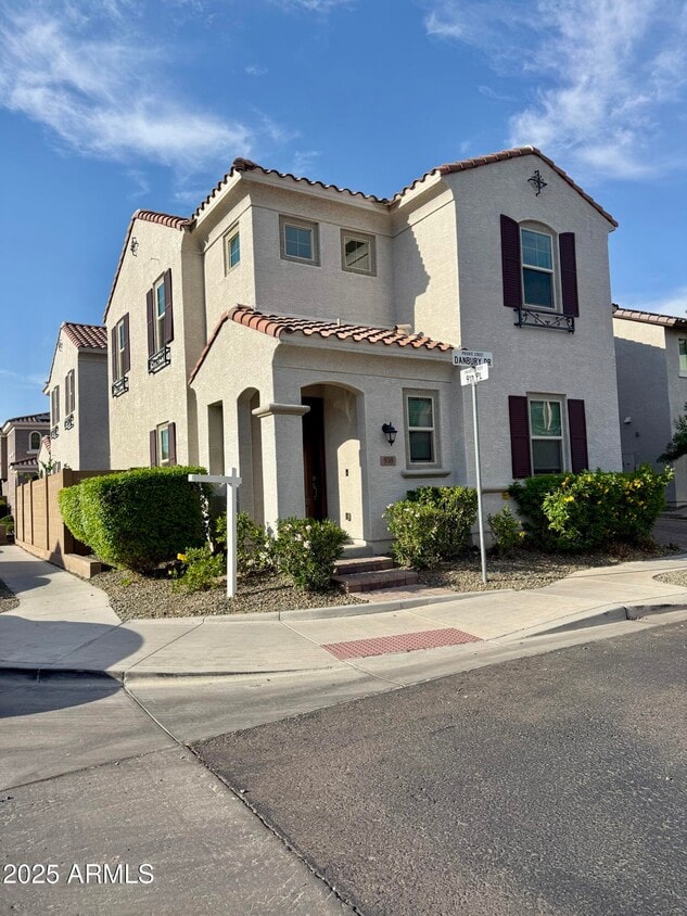 Primary Photo - 938 E Danbury Dr
