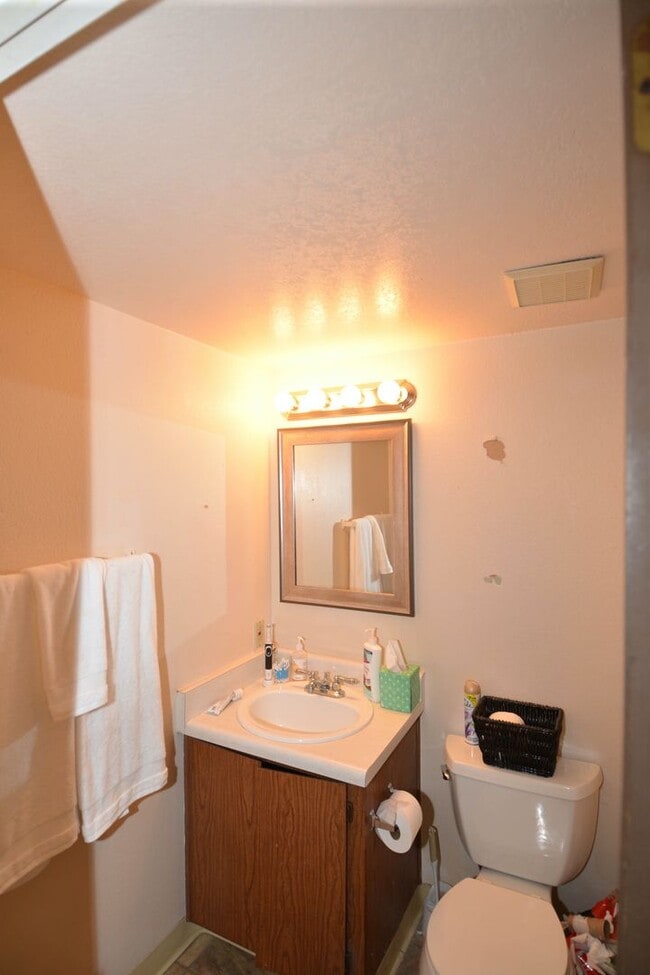 Building Photo - University Meadows Condo For Rent