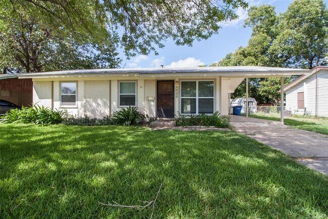 Foto del edificio - 8406 Burrell Dr