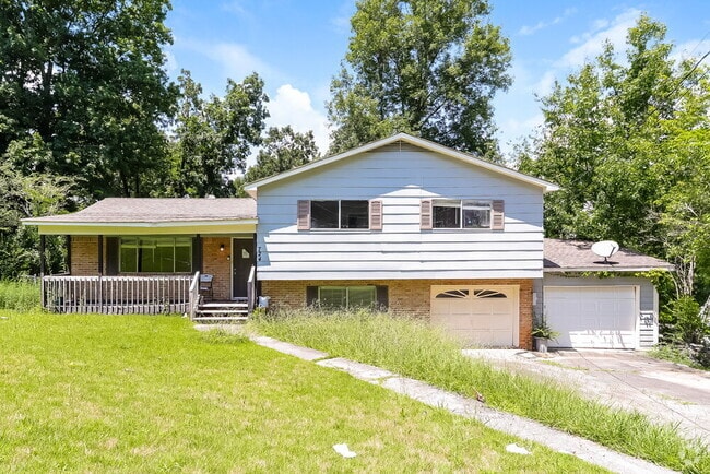 Building Photo - 724 Country View Dr NE