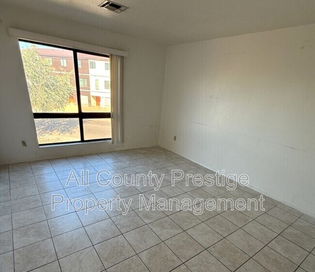 Foto del edificio - 16033 N 25th St