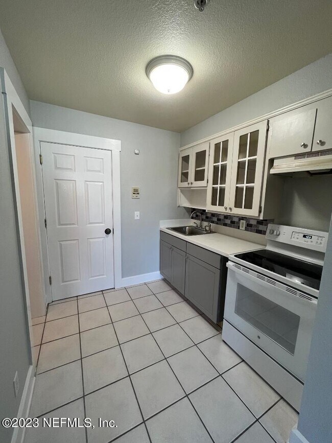 644 4th St S Unit 7, Saint Petersburg, FL 33701 Room for Rent in