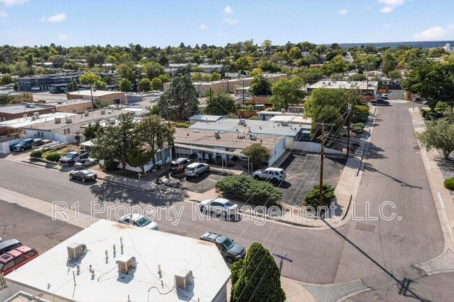 Building Photo - 301 Graceland Dr SE