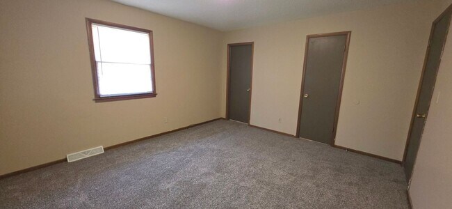 Foto del edificio - 2 BR 1 BA brick duplex, close to Missouri ...