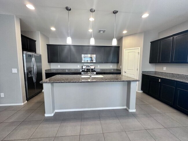 Building Photo - Spacious 3 Bed 2 Bath Home in Desirable Pe...
