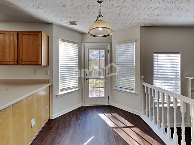 Foto del edificio - 750 Compton Ln